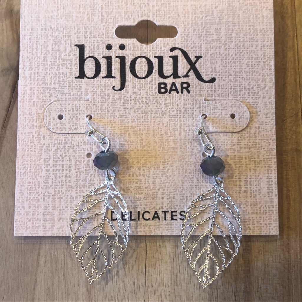 Women's Earrings Leaf Nwt